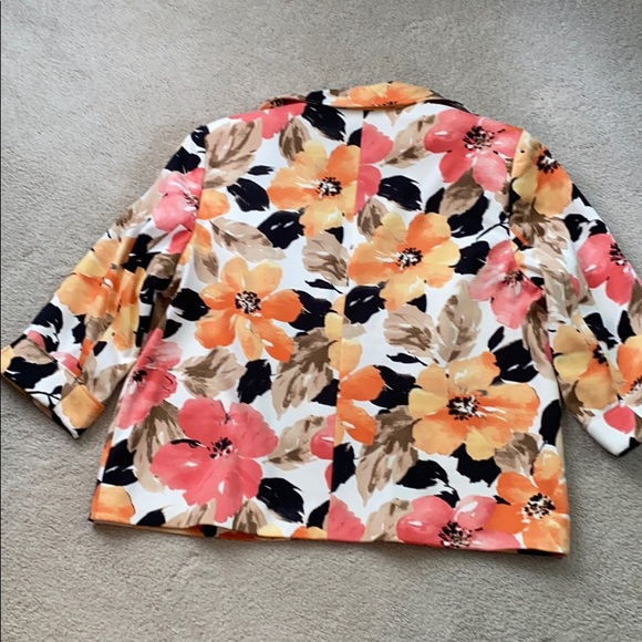 Alfred Dunner Woman 18W floral jacket - Picture 2 of 15